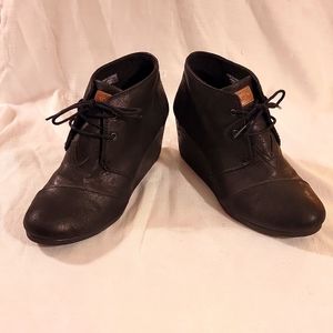 Tom's Dessert Wedge Heels Booties Women's Black Metallic Ankle Boots Size 9